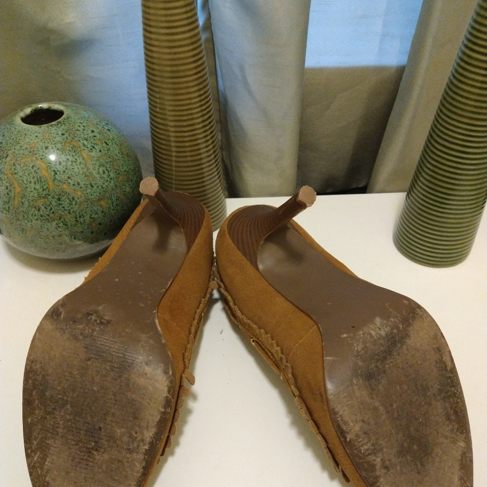 Pumps - Picture 2 of 5